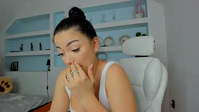 juliexxx online show from April 20, 4:30 pm