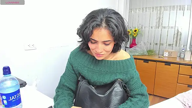 Snapshot of chloehanna chatting on December 4, 7:57 pm chloehanna online show from December 4, 7:57 pm