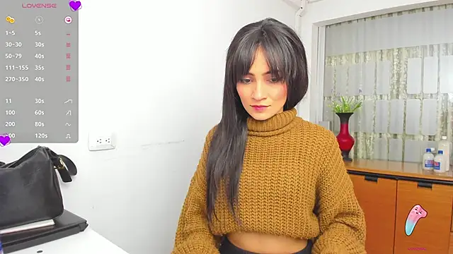 Snapshot of chloehanna chatting on November 18, 6:00 pm chloehanna online show from November 18, 6:00 pm