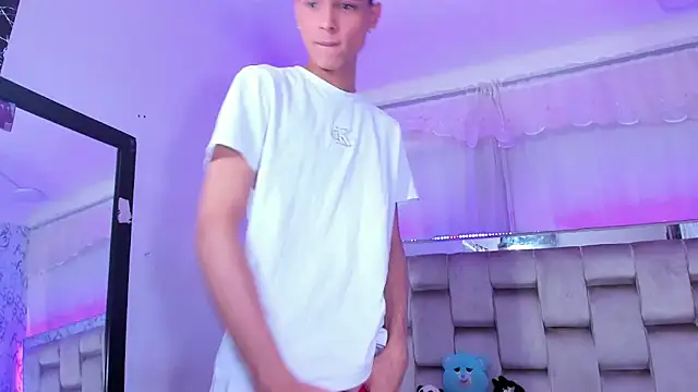 Snapshot of boyswantingplay chatting on November 25, 9:42 am boyswantingplay online show from November 25, 9:42 am