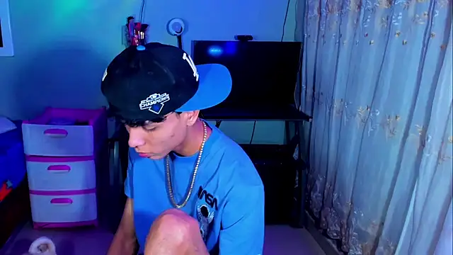 Snapshot of boyswantingplay chatting on February 24, 3:57 pm boyswantingplay online show from February 24, 3:57 pm