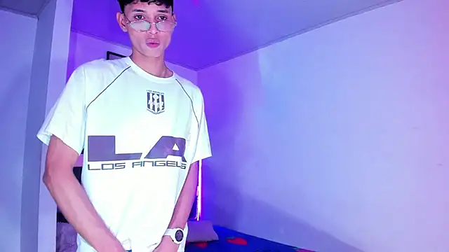 Snapshot of boyswantingplay chatting on February 6, 7:37 am boyswantingplay online show from February 6, 7:37 am