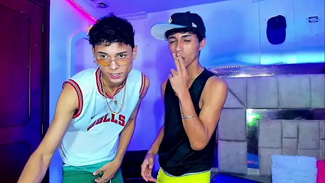 Snapshot of boyswantingplay chatting on February 15, 7:42 am boyswantingplay online show from February 15, 7:42 am