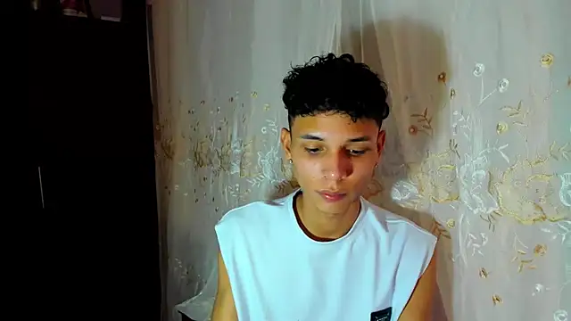 Snapshot of boyswantingplay chatting on January 8, 7:09 pm boyswantingplay online show from January 8, 7:09 pm