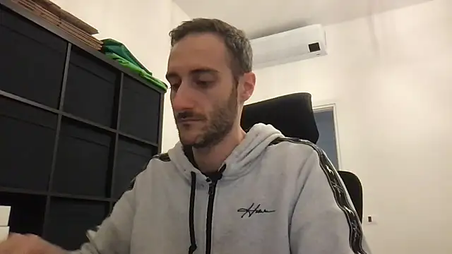 LukaShyGuy online show from November 26, 9:04 pm