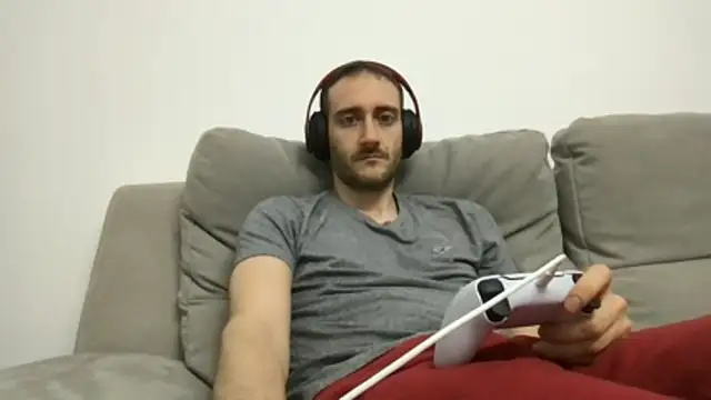 Snapshot of LukaShyGuy chatting on May 22, 10:08 pm LukaShyGuy online show from May 22, 10:08 pm