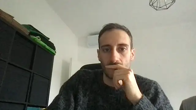 LukaShyGuy online show from December 16, 1:04 pm