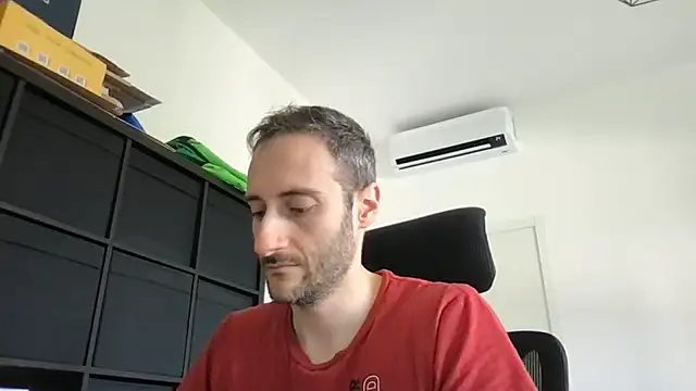Snapshot of LukaShyGuy chatting on May 30, 8:31 am LukaShyGuy online show from May 30, 8:31 am