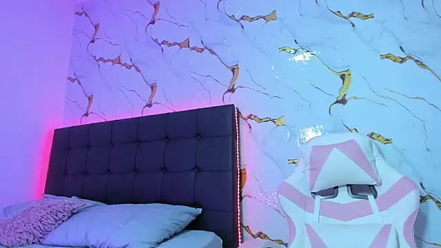 Scarlet DLuce online show from March 31, 9:00 am