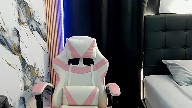 Scarlet DLuce online show from November 14, 9:46 am