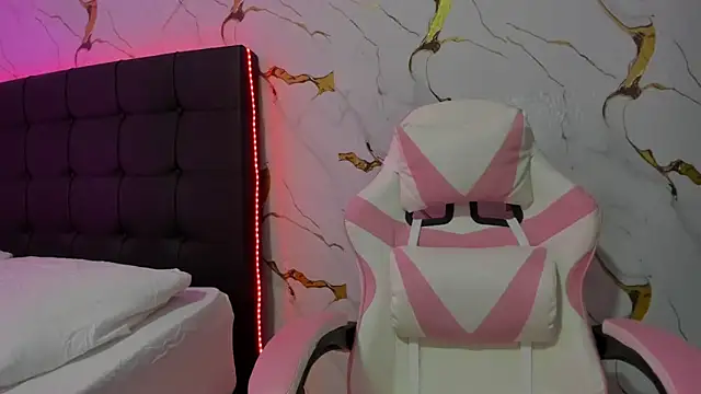 Scarlet DLuce online show from April 18, 9:00 am