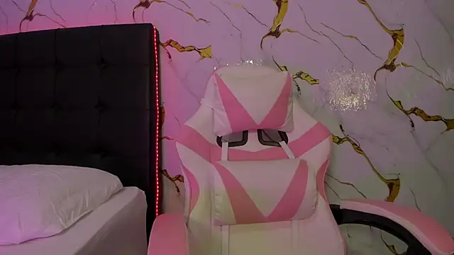 Scarlet DLuce online show from April 13, 9:02 am