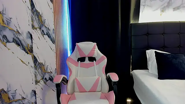 Scarlet DLuce online show from November 26, 10:10 pm