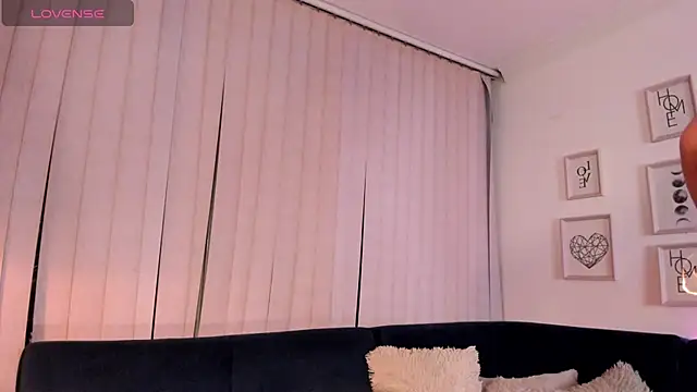 Snapshot of kendra_crow chatting on November 13, 9:02 am kendra crow online show from November 13, 9:02 am