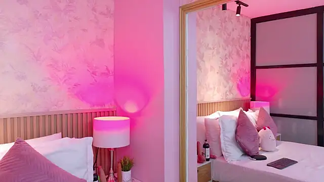 AdelineJhones online show from December 20, 2:53 pm