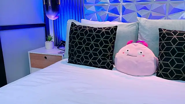 AdelineJhones online show from April 10, 2:24 pm