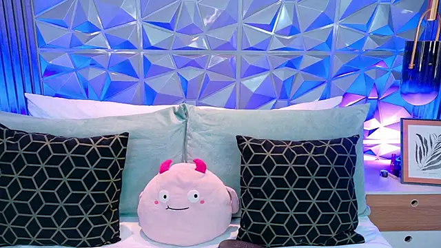 AdelineJhones online show from April 9, 10:27 pm