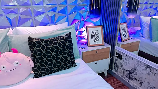 AdelineJhones online show from April 13, 2:32 pm