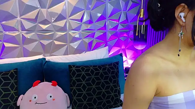AdelineJhones online show from June 26, 2:56 pm