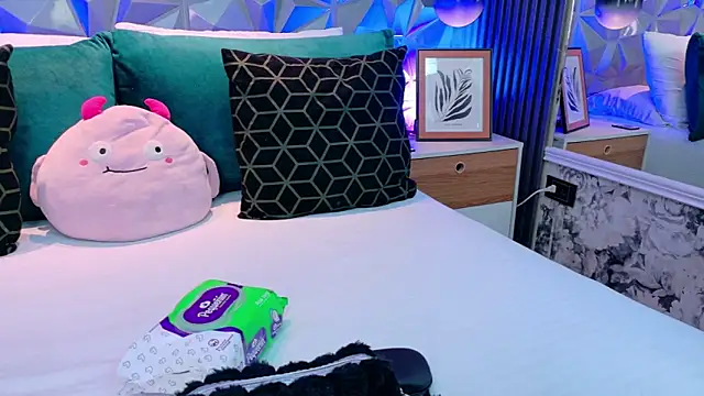 AdelineJhones online show from April 15, 2:43 pm