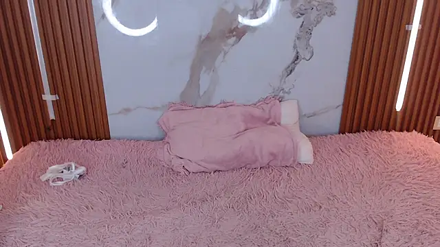 Snapshot of rosselyn_ chatting on November 23, 7:35 pm rosselyn online show from November 23, 7:35 pm