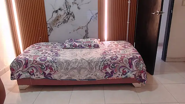 rosselyn  online show from December 17, 8:03 pm