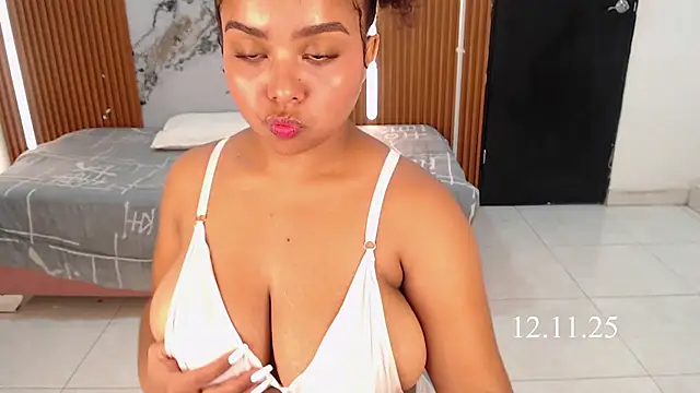 Snapshot of rosselyn_ chatting on November 12, 7:51 pm rosselyn online show from November 12, 7:51 pm