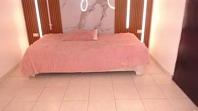 Snapshot of rosselyn_ chatting on November 22, 7:35 pm rosselyn online show from November 22, 7:35 pm