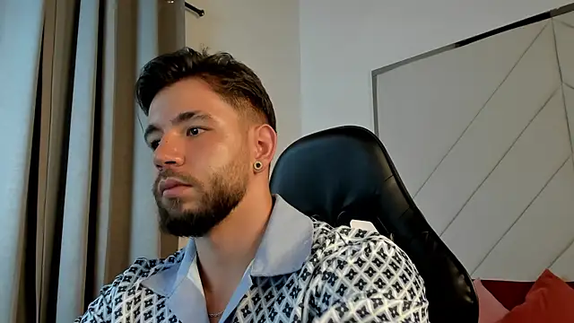 JACKSON STIFLER online show from April 11, 6:44 pm