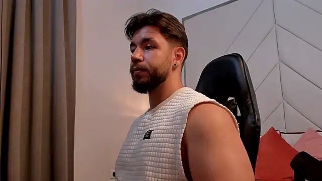 JACKSON STIFLER online show from April 17, 1:58 pm