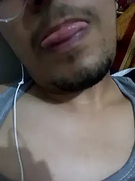 Snapshot of Maleguy999 chatting on October 21, 9:14 pm Maleguy999 online show from October 21, 9:14 pm
