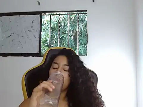 emily stars1 online show from December 4, 7:46 pm