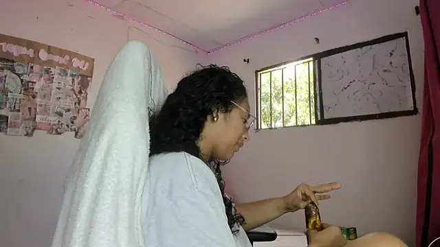 emily stars1 online show from April 7, 3:03 pm