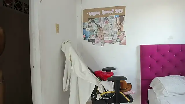 emily stars1 online show from March 11, 9:09 pm