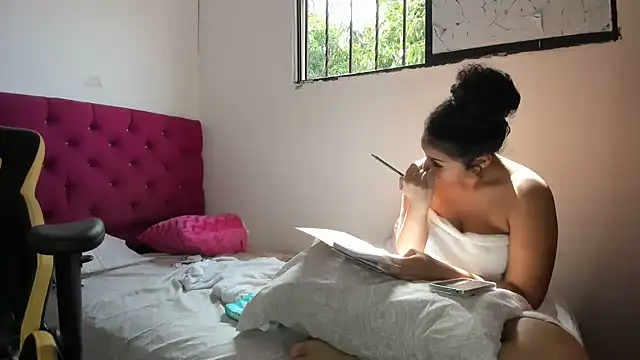 emily stars1 online show from March 18, 7:59 pm