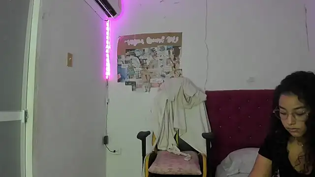 emily stars1 online show from April 2, 5:36 am