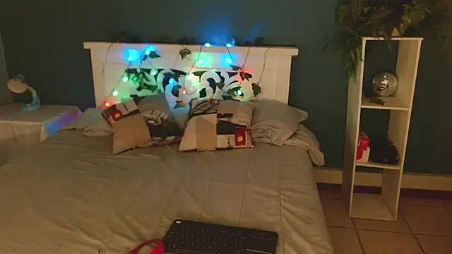 Snapshot of Samantha__Benet chatting on November 29, 7:47 pm Samantha Benet online show from November 29, 7:47 pm