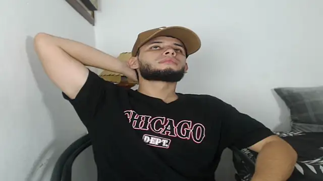 Snapshot of Maxcole_07 chatting on November 6, 12:14 am Maxcole 07 online show from November 6, 12:14 am