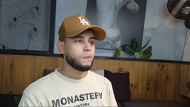 Snapshot of Maxcole_07 chatting on December 3, 8:52 pm Maxcole 07 online show from December 3, 8:52 pm