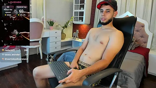 Snapshot of Maxcole_07 chatting on December 13, 8:04 pm Maxcole 07 online show from December 13, 8:04 pm