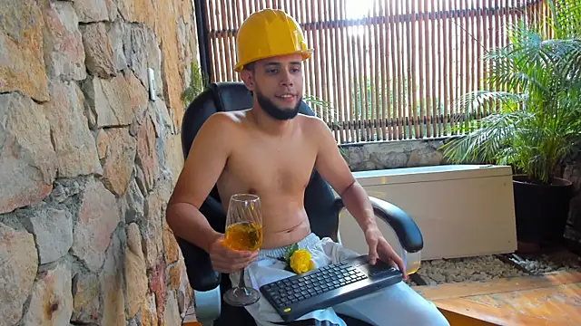 Snapshot of Maxcole_07 chatting on December 14, 8:03 pm Maxcole 07 online show from December 14, 8:03 pm