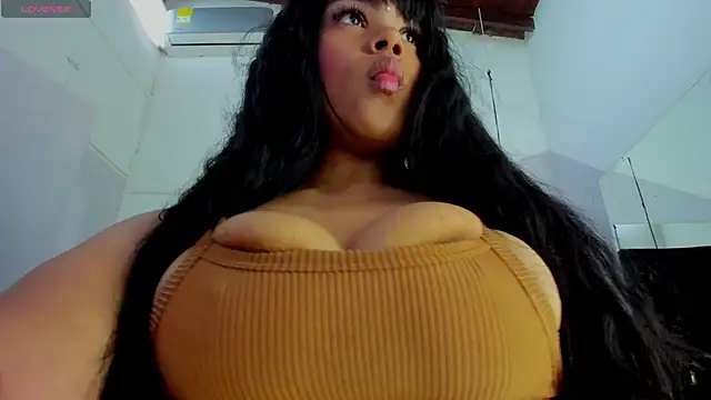 Snapshot of EmmadaSilva chatting on May 27, 7:10 pm EmmadaSilva online show from May 27, 7:10 pm