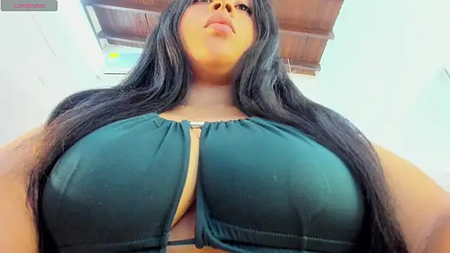 Snapshot of EmmadaSilva chatting on April 24, 8:00 pm EmmadaSilva online show from April 24, 8:00 pm
