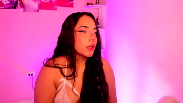 PurryBella online show from May 7, 9:40 pm