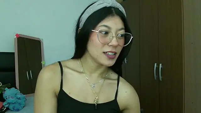 Snapshot of LissyM chatting on November 4, 6:22 pm LissyM online show from November 4, 6:22 pm