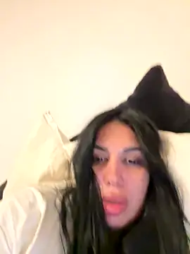 Snapshot of IsaBebe chatting on November 3, 3:04 pm IsaBebe online show from November 3, 3:04 pm