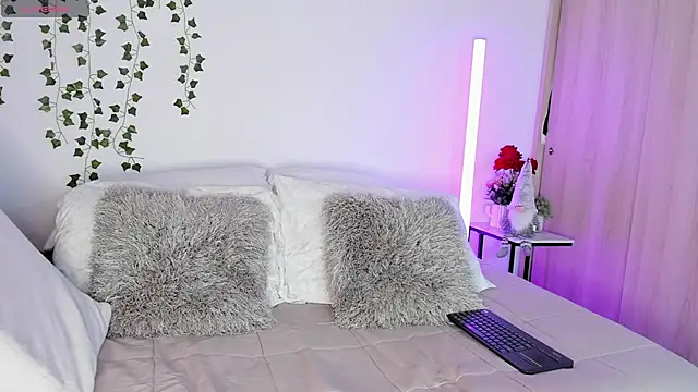 Snapshot of elicortes chatting on December 13, 10:49 pm elicortes online show from December 13, 10:49 pm