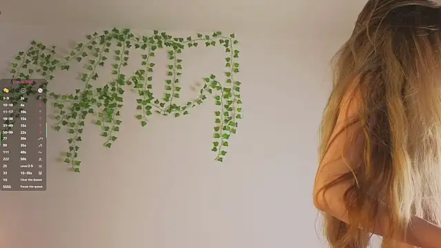 Snapshot of KissyCloud chatting on November 14, 10:08 am KissyCloud online show from November 14, 10:08 am