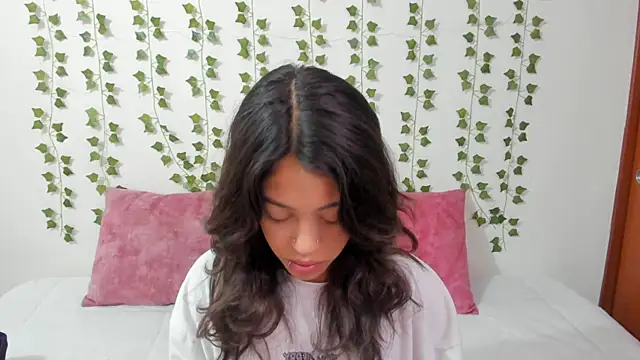 emily jonessxx online show from February 14, 2:39 pm