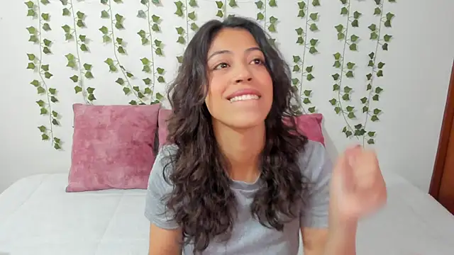 emily jonessxx online show from February 11, 4:51 pm